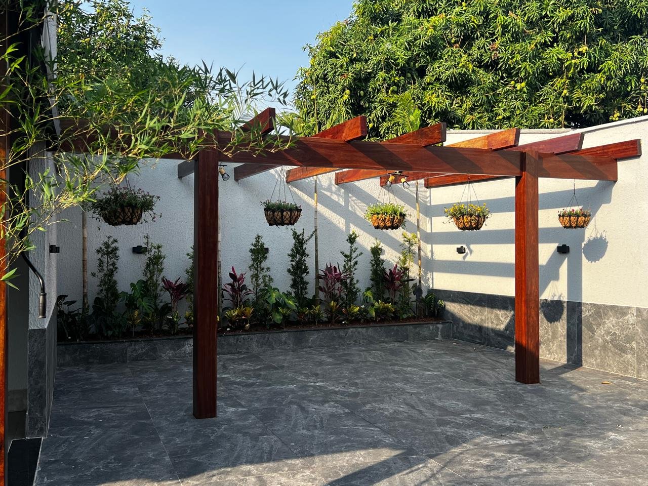 Jardim e pergolado para cerimônias